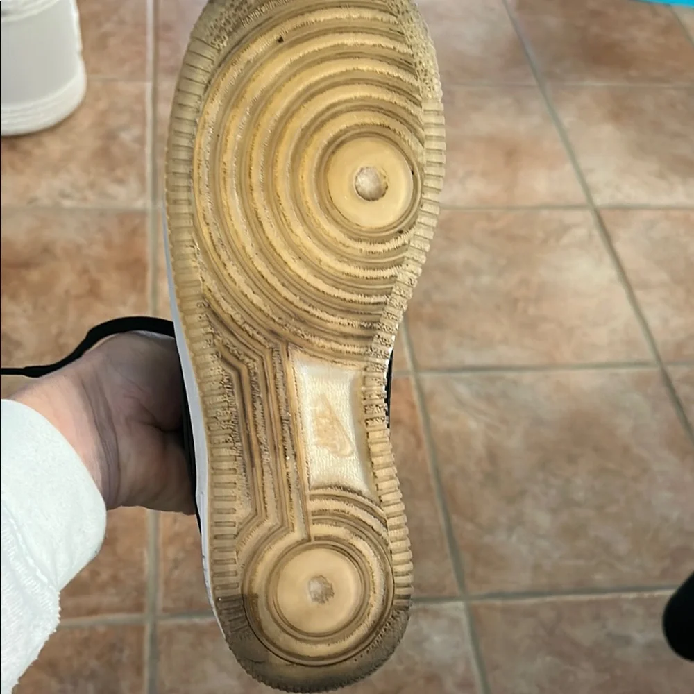 Nike Black and Gold Sneakers with Graphic Heel - Picture 5 of 6